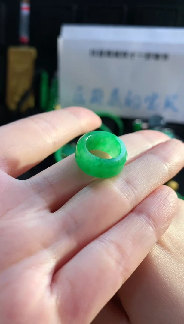 【闪购商品】翡翠颈饰未镶嵌颈饰