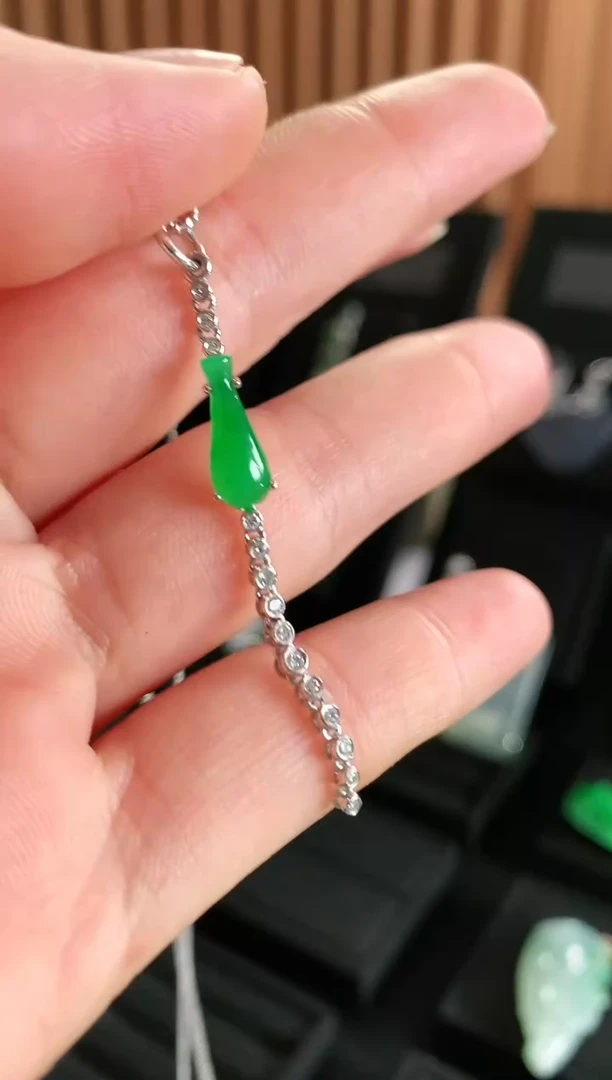 【闪购商品】翡翠吊坠(不含链)18K金镶嵌吊坠