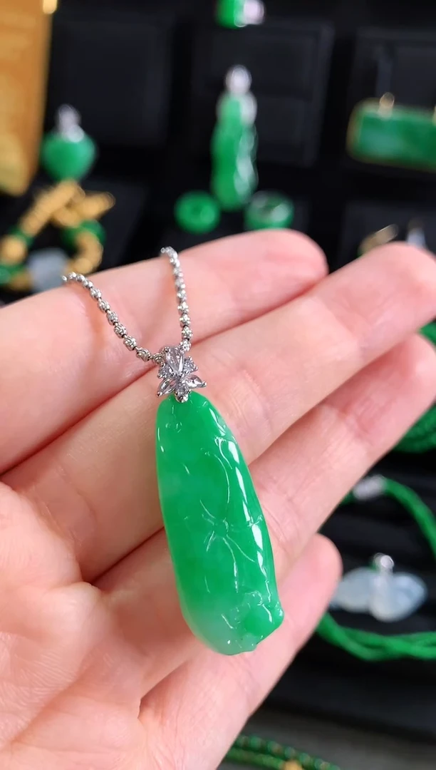 【闪购商品】翡翠吊坠(不含链)18K金镶嵌吊坠