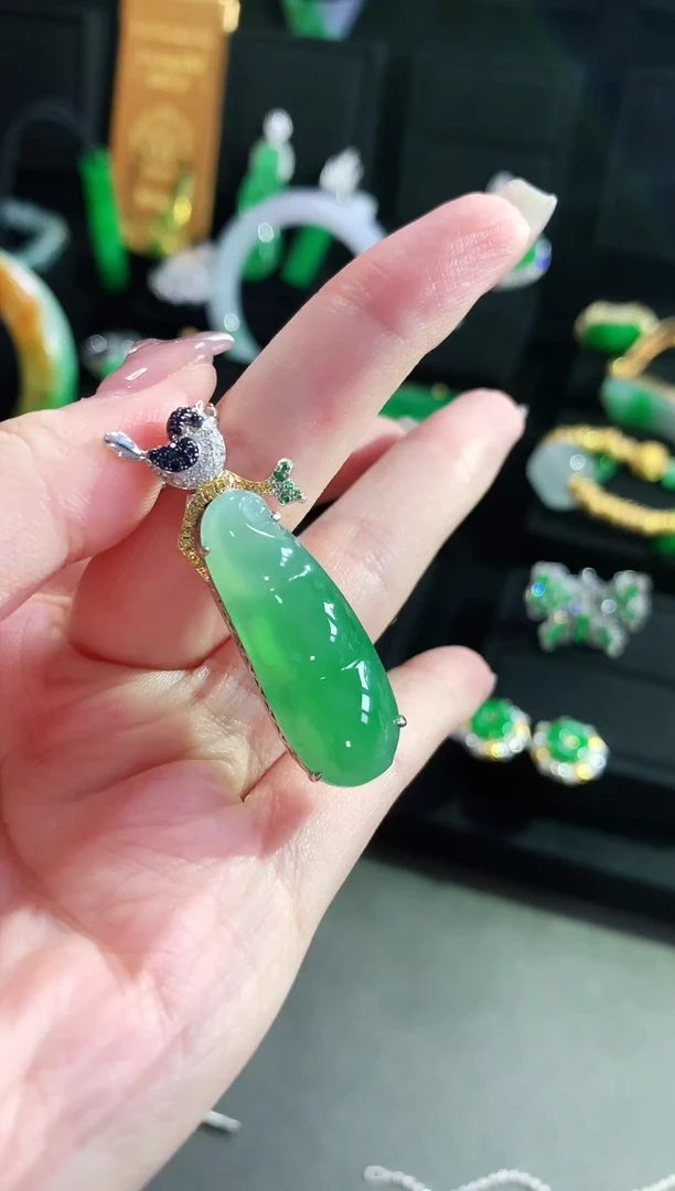 【闪购商品】翡翠吊坠(不含链)18K金镶嵌吊坠