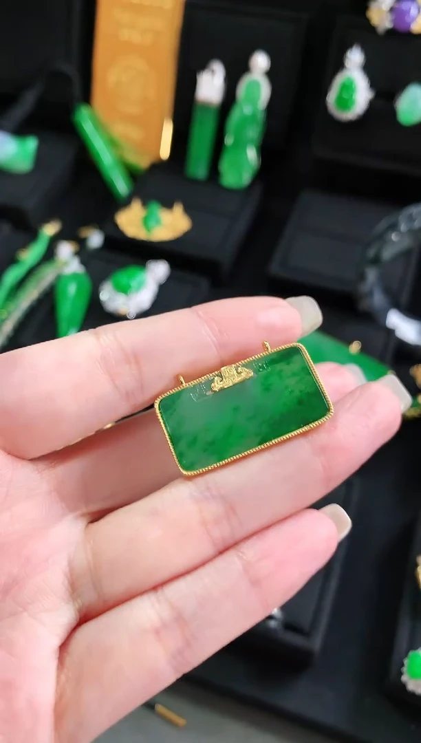 【闪购商品】翡翠吊坠(不含链)18K金镶嵌吊坠