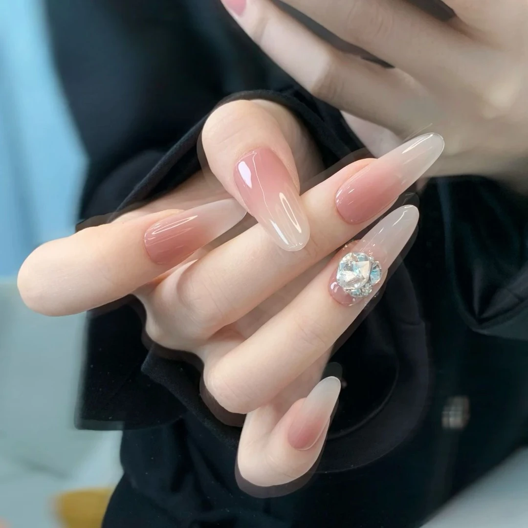 裸粉水滴形爆闪钻显白中长款美甲纯手工穿戴甲嬛嬛同款纯欲风冰透