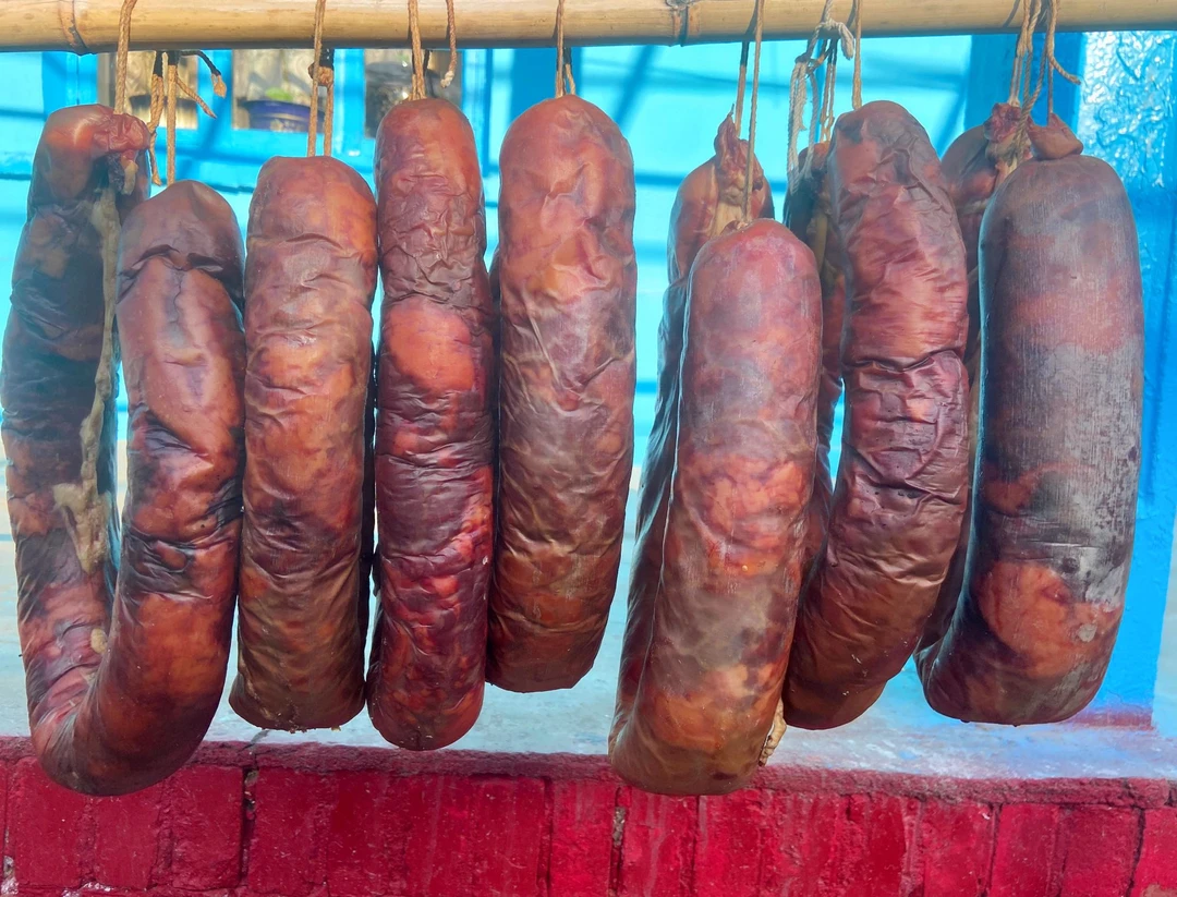 手工熏马肠（  گۈيرۇ قىزا .خام .）