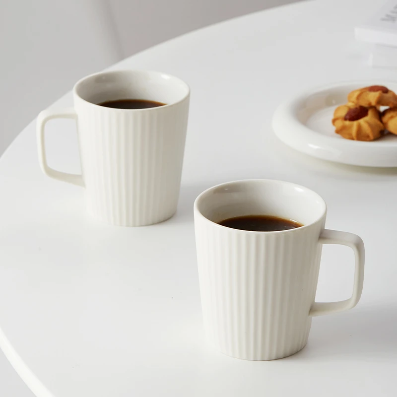 白色竖纹咖啡杯陶瓷杯子家用马克杯简约水杯小众设计感日式奶杯