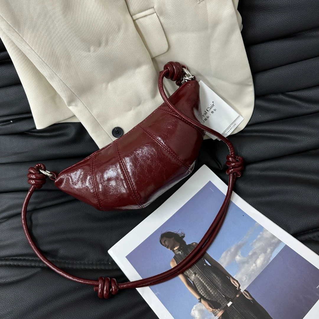 2024新款时尚女包腋下女包潮流女包复古休闲韩版女包     8302