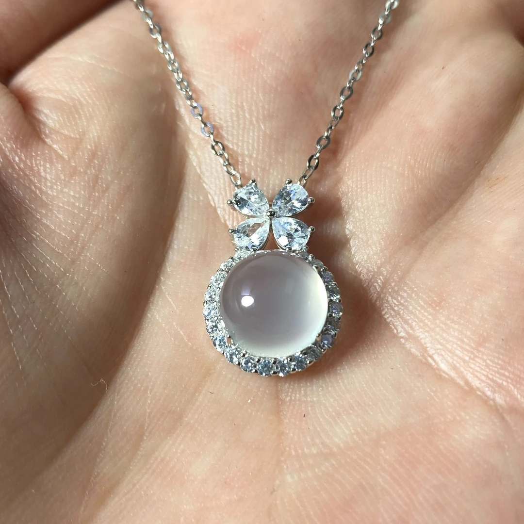 s925镶嵌玛瑙蝴蝶结吊坠 精致百搭白玉髓在逃公主女士项链挂件