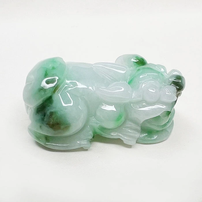 天然缅甸翡翠A货飘阳绿手工雕刻小貔貅吊坠