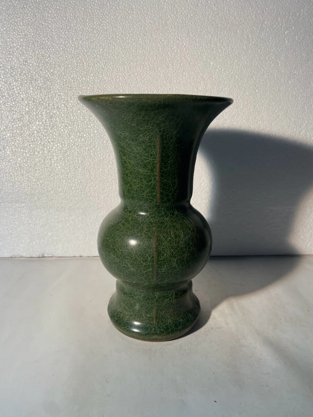 官窑花觚，一线货源，低价出售，有缘者得。