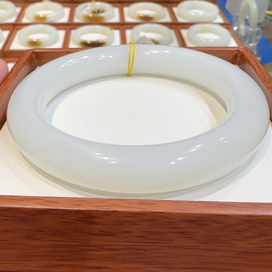 和田玉手镯未镶嵌言**咪