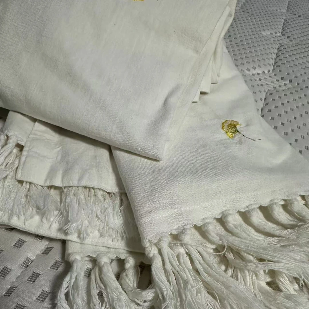 【新品】100%白色汉麻刺绣流苏毯
