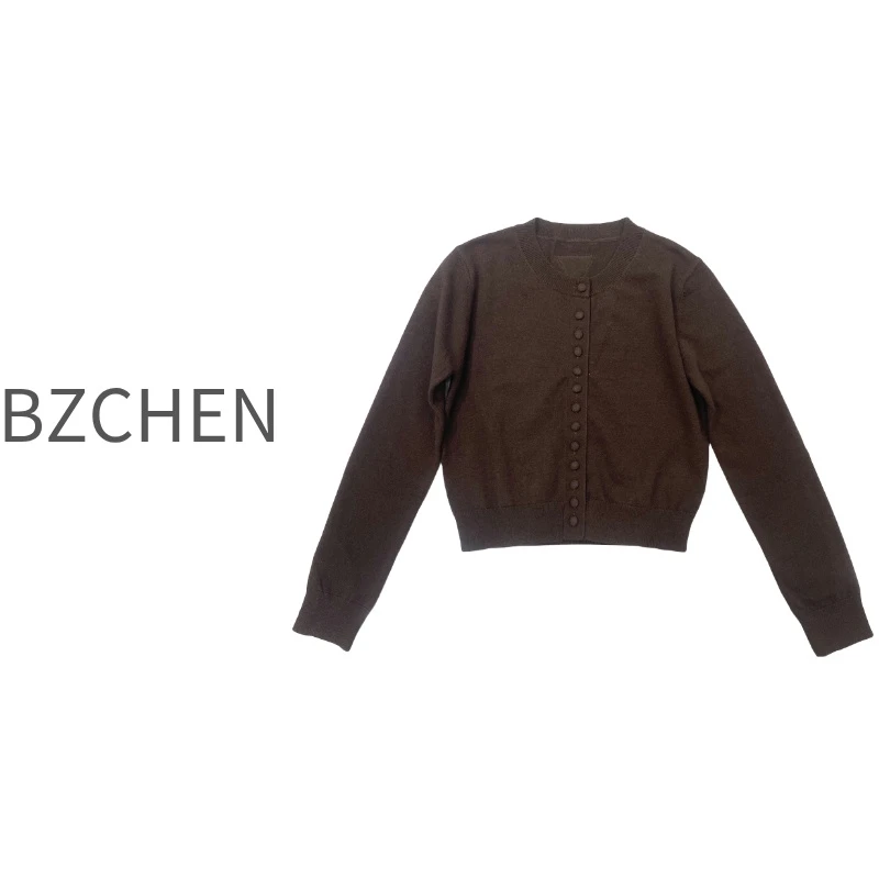 陈洁推荐 秋冬新款包扣后三角设计毛衣