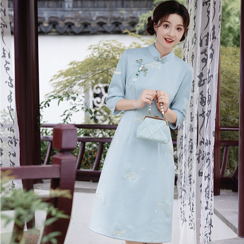 秋冬中式新款改良刺绣旗袍2024气质款复古绣花少女年轻款连衣裙