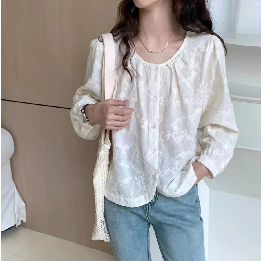大码新款女韩版宽松时尚绣花衬衫百搭休闲上衣设计感圆领衬衣