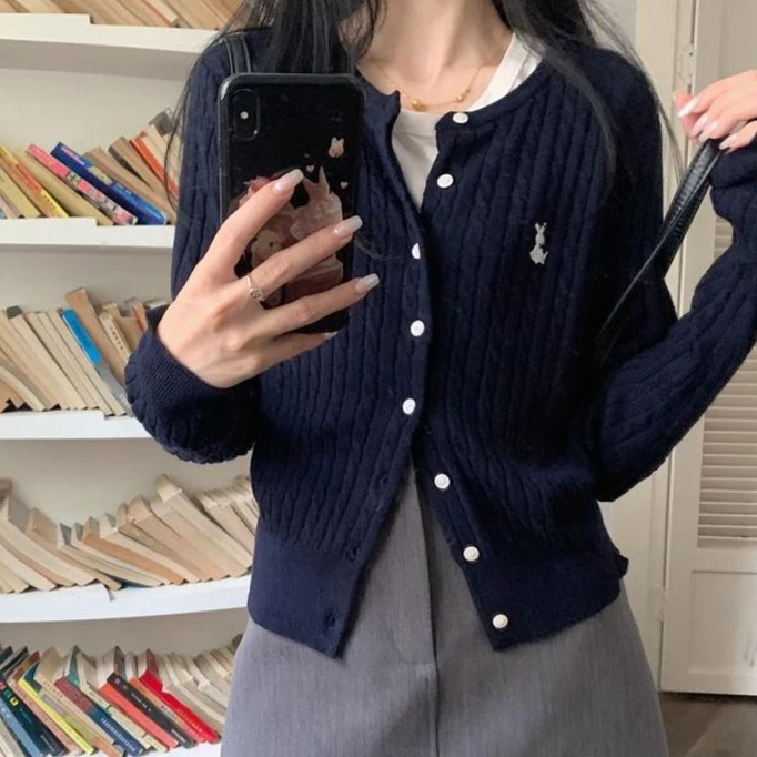 春季新款复古麻花针织圆领卡通刺绣兔子针织开衫学院风长袖上衣女