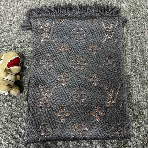 全新未使用 LouisVuitton/路易威登 LV灰银老花羊毛围巾