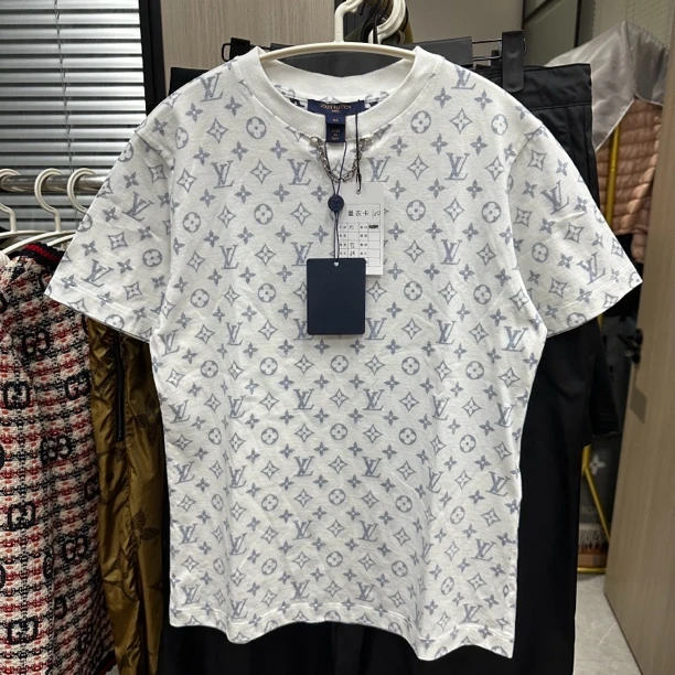 全新未使用 LouisVuitton/lv/路易威登 链条满印短袖/xs码