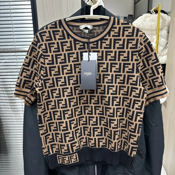 全新未使用 Fendi/芬迪 双f老花针织短袖/40码