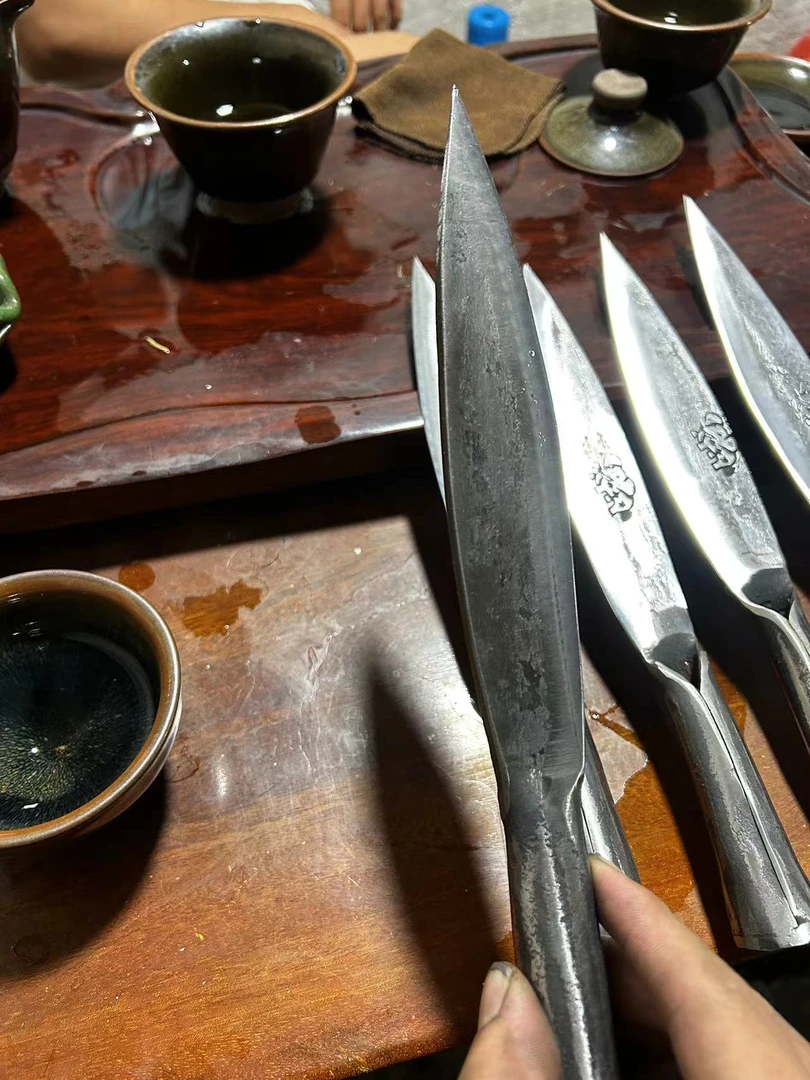 老师傅纯手工锻打高碳锰钢锻造一体鱼肚型锋利剔骨杀鸡家用水果刀