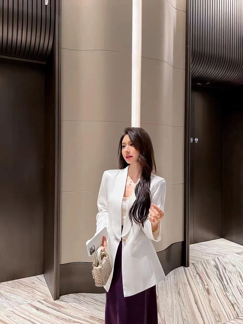 【深圳水月服饰】24年秋冬显瘦净面网红时尚百搭气质青果领西装