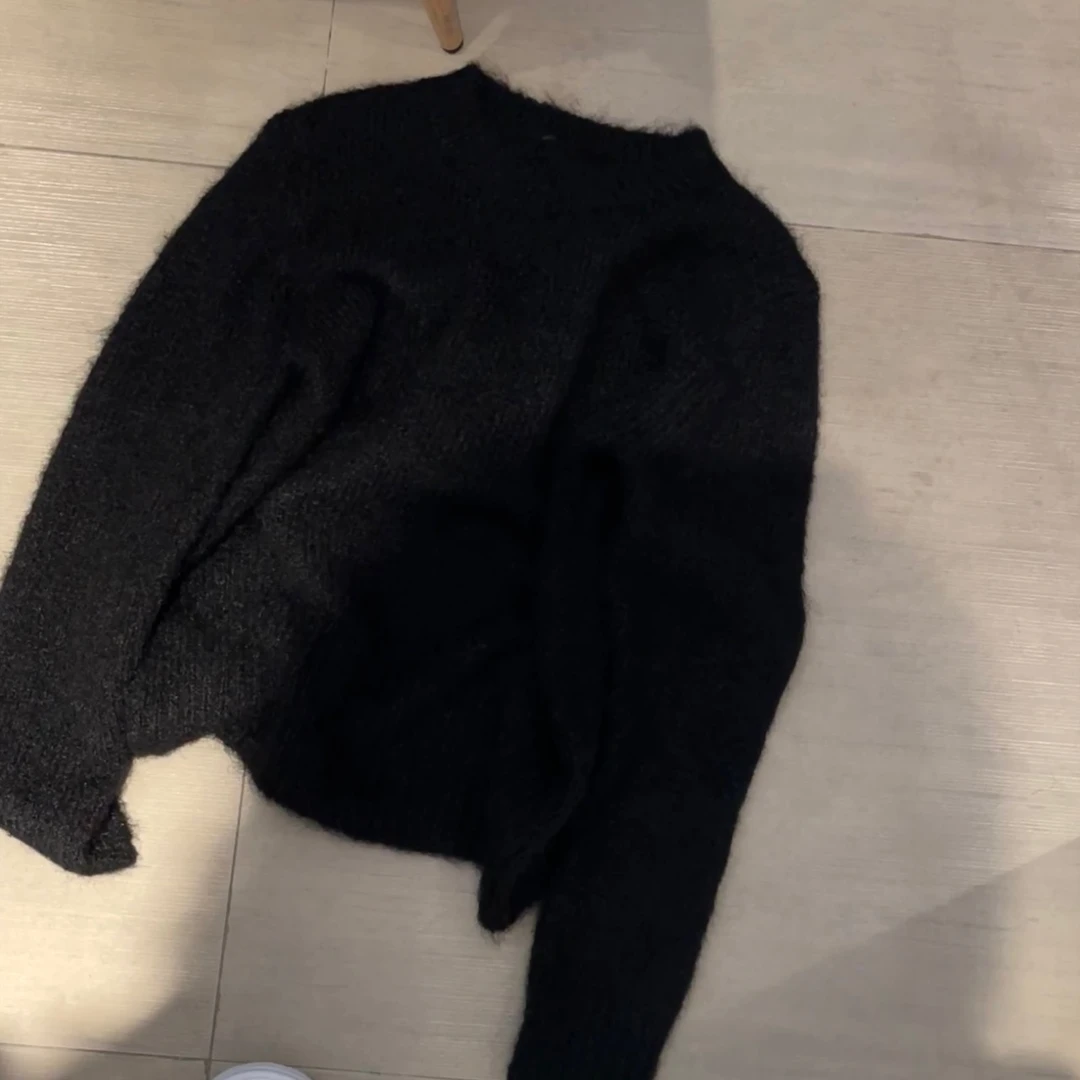 黑色圆领净面套头毛衣   088K  y