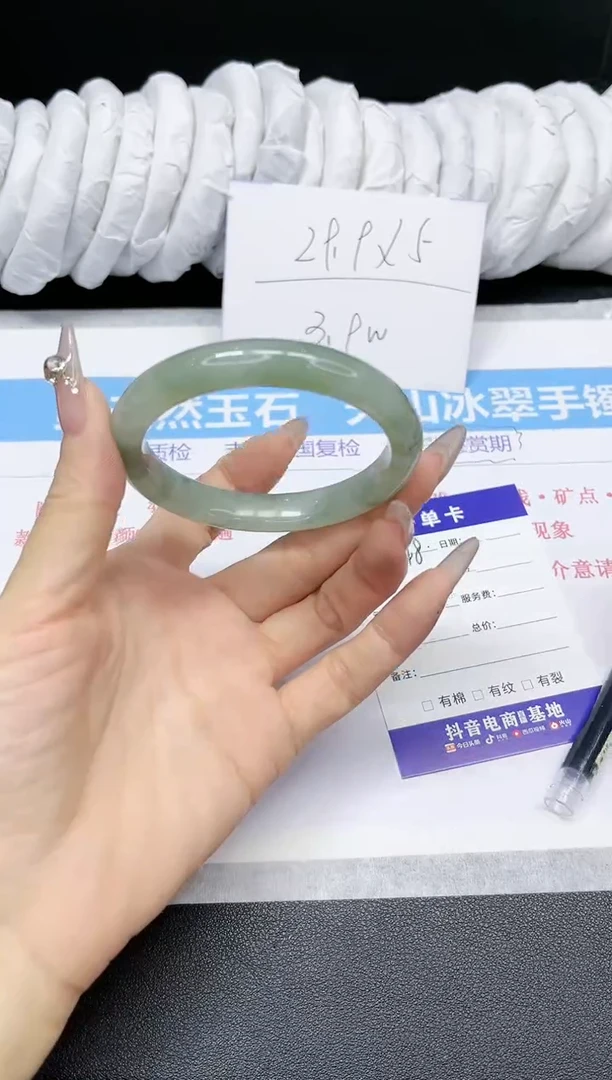 【闪购商品】石英质玉手镯未镶嵌348/56