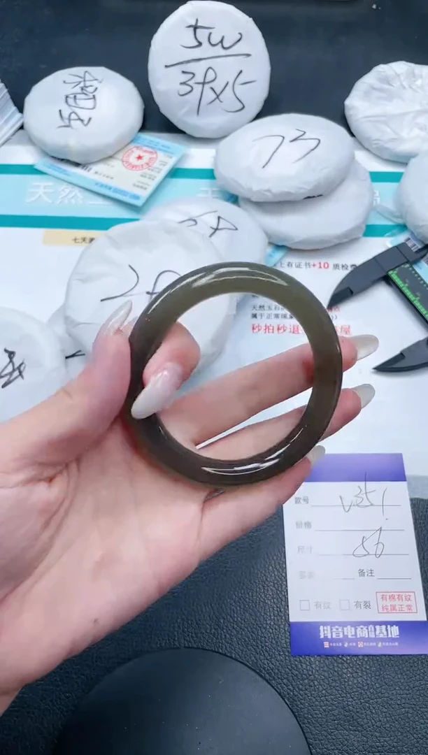 【闪购商品】石英质玉手镯未镶嵌23V351-56