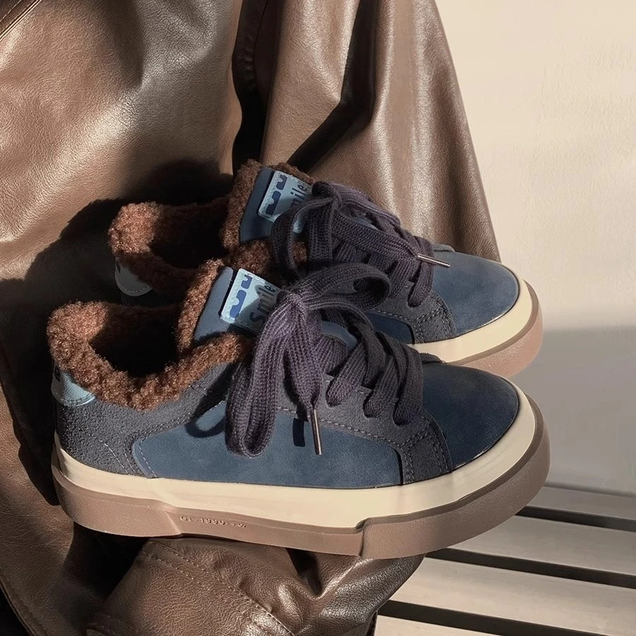 板鞋女潮流ins厚底加绒平底鞋低帮百搭休闲运动鞋子学生复古港风