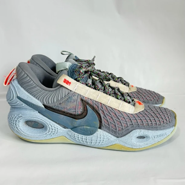 42.5码 Nike Cosmic Unity 全掌Zoom Strobel 篮球鞋 浅天蓝 二手