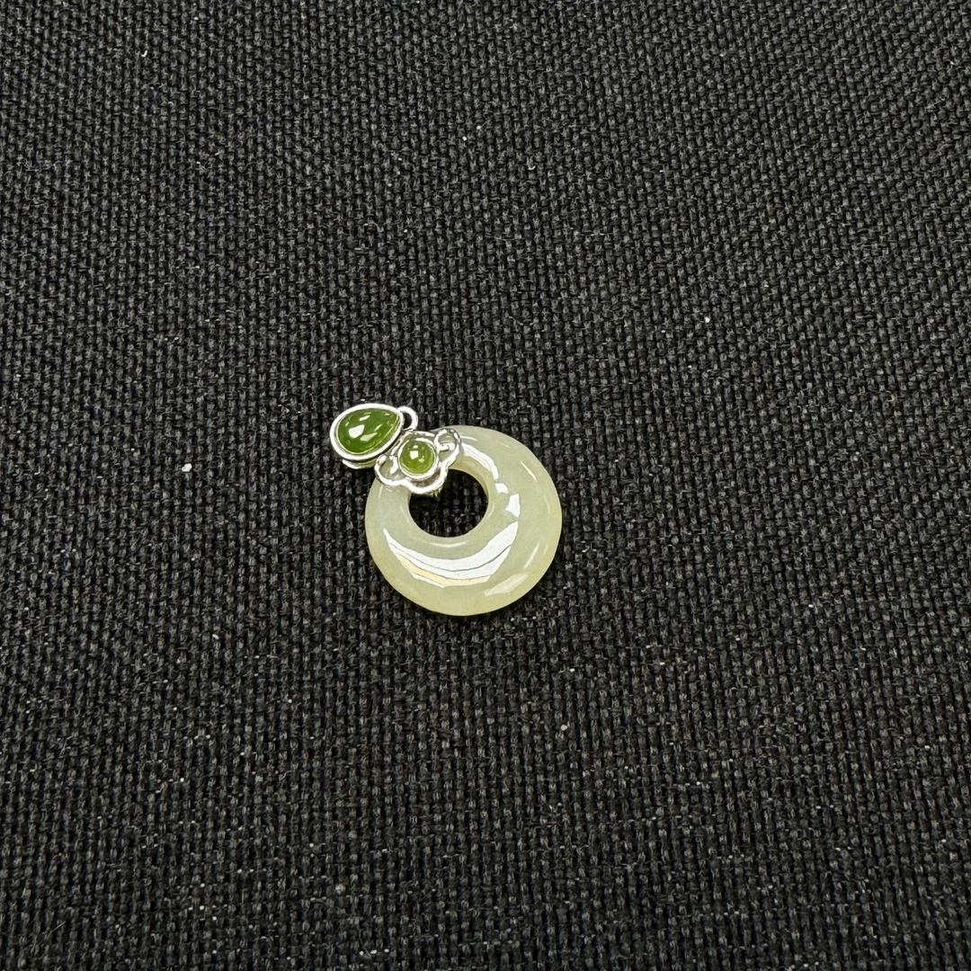 【封师兄珠宝】和田玉公主扣吊坠 17*4mm 多样性发其一 FGX032EE005