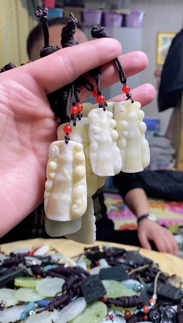 【闪购商品】岫玉吊坠未镶嵌多样性发货其中发一件 竹报平安