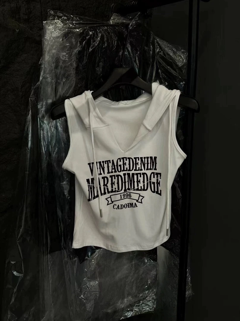 2024韩版夏季新款辣妹字母印花休闲连帽衫V领无袖短背心T恤上衣女