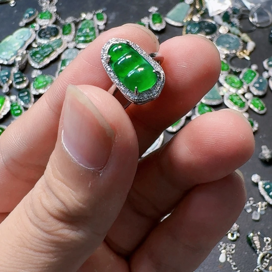 翡翠颈饰未镶嵌天然A货翡翠放漏