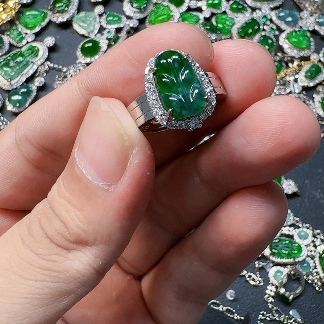 翡翠颈饰未镶嵌天然A货翡翠放漏