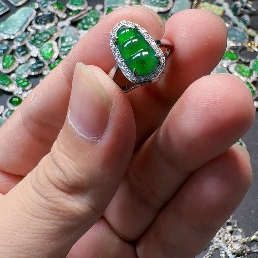 翡翠颈饰未镶嵌天然A货翡翠放漏