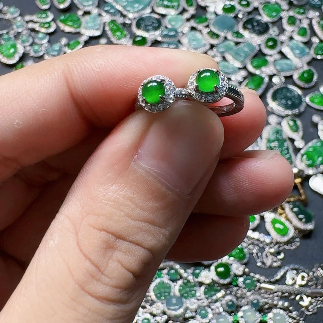 翡翠颈饰未镶嵌全场天然翡翠放漏