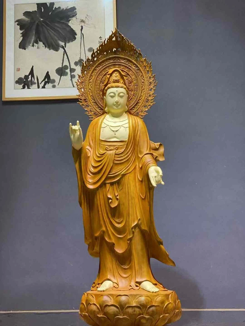 香樟木自在观音木雕造像长55.宽55.高180厘米