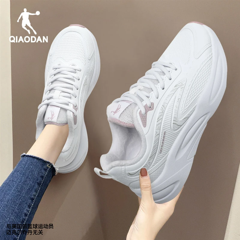 【香姐姐专属】中国乔丹女秋冬新款加绒运动休闲跑步鞋XM46230212B