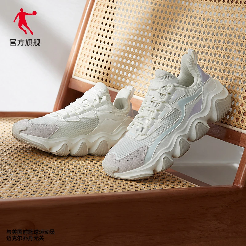 中国乔丹爪爪鞋轻便网纱透气百搭增高老爹鞋休闲情侣XM26230355
