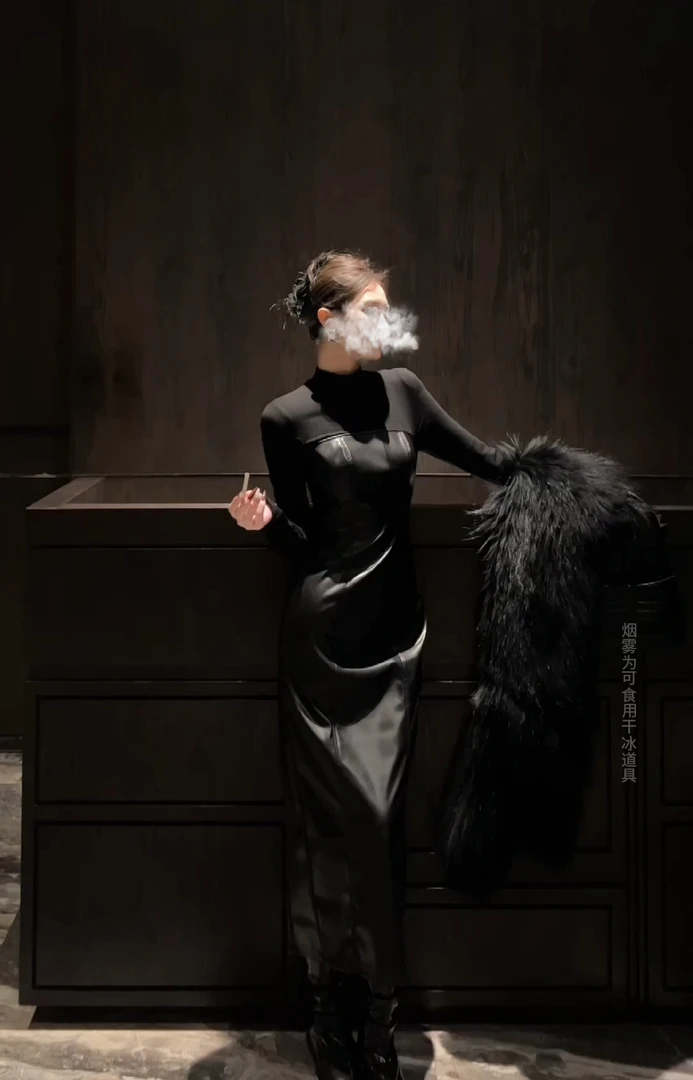 黑色辣妹皮裙秋冬长袖连衣裙内搭打底高级感修身显身材包臀长裙