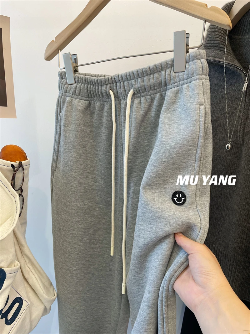 胖妹妹300斤冷冬续命韩国加绒加厚保暖刺绣笑脸休闲收口卫裤女