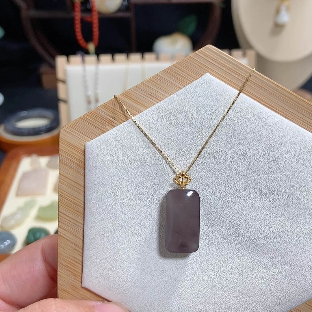 和田玉吊坠(赠链)18K金镶嵌一**蓝