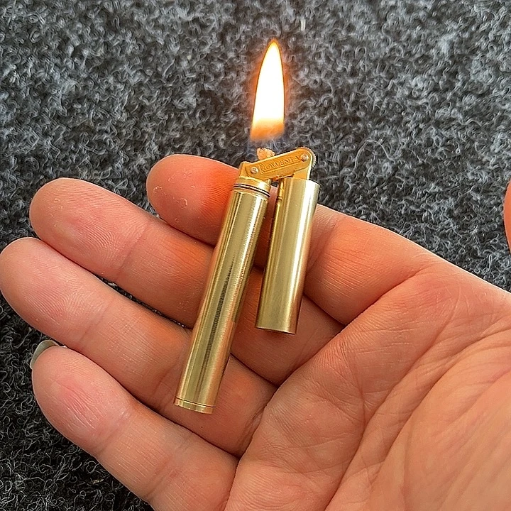 双节棍煤油打火机 砂轮煤油打火机 细款可放进烟盒里的打火机