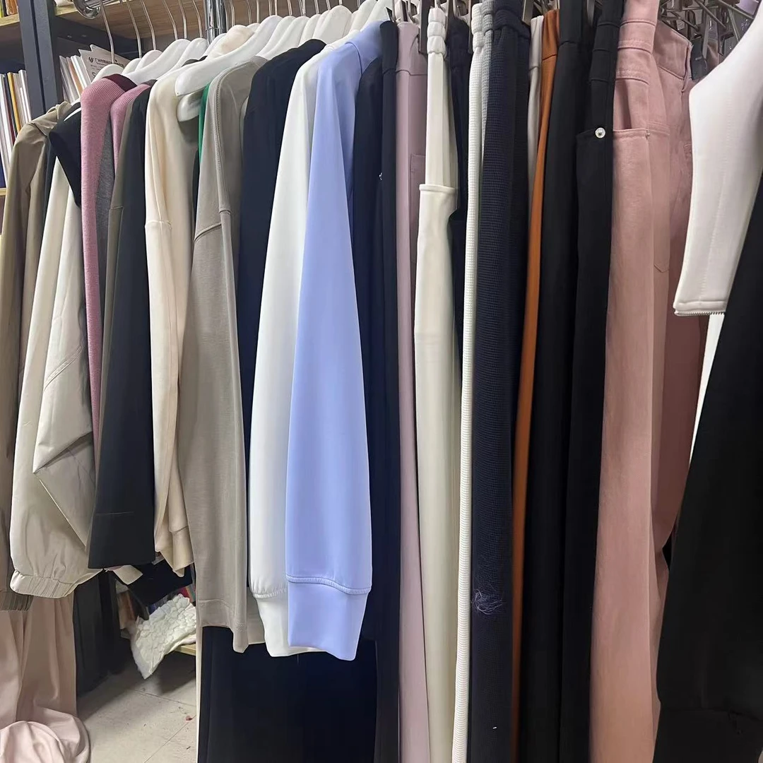 衣服一件款式随机