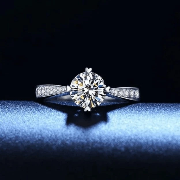 925银莫桑石银制品 【一见倾心】0.5-1克拉结婚奢华经典订婚女戒
