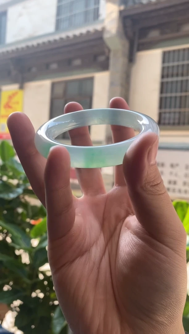 【闪购商品】翡翠手镯(圆镯)未镶嵌56圆条