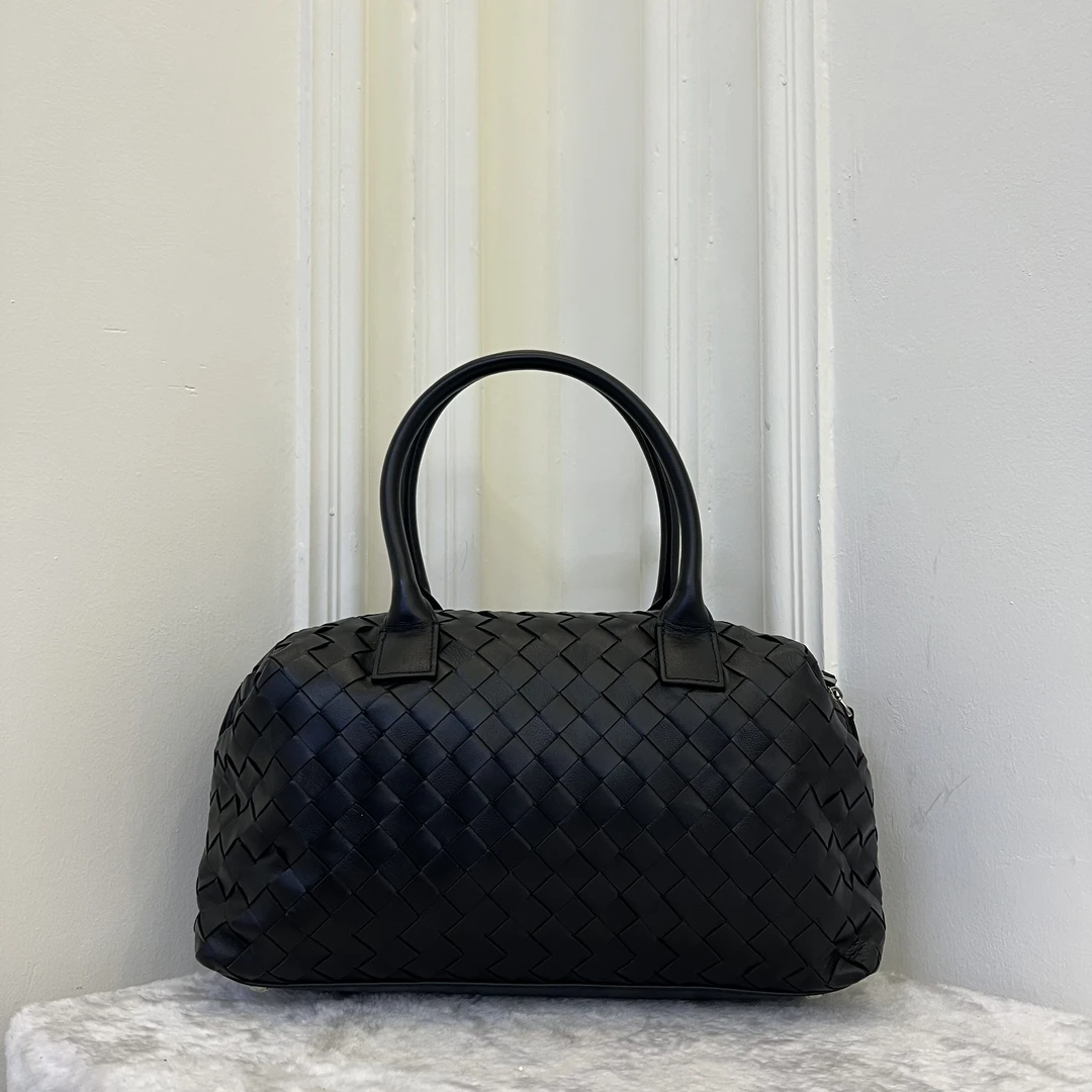 时尚轻奢32R22黑色经典手提斜挎女包