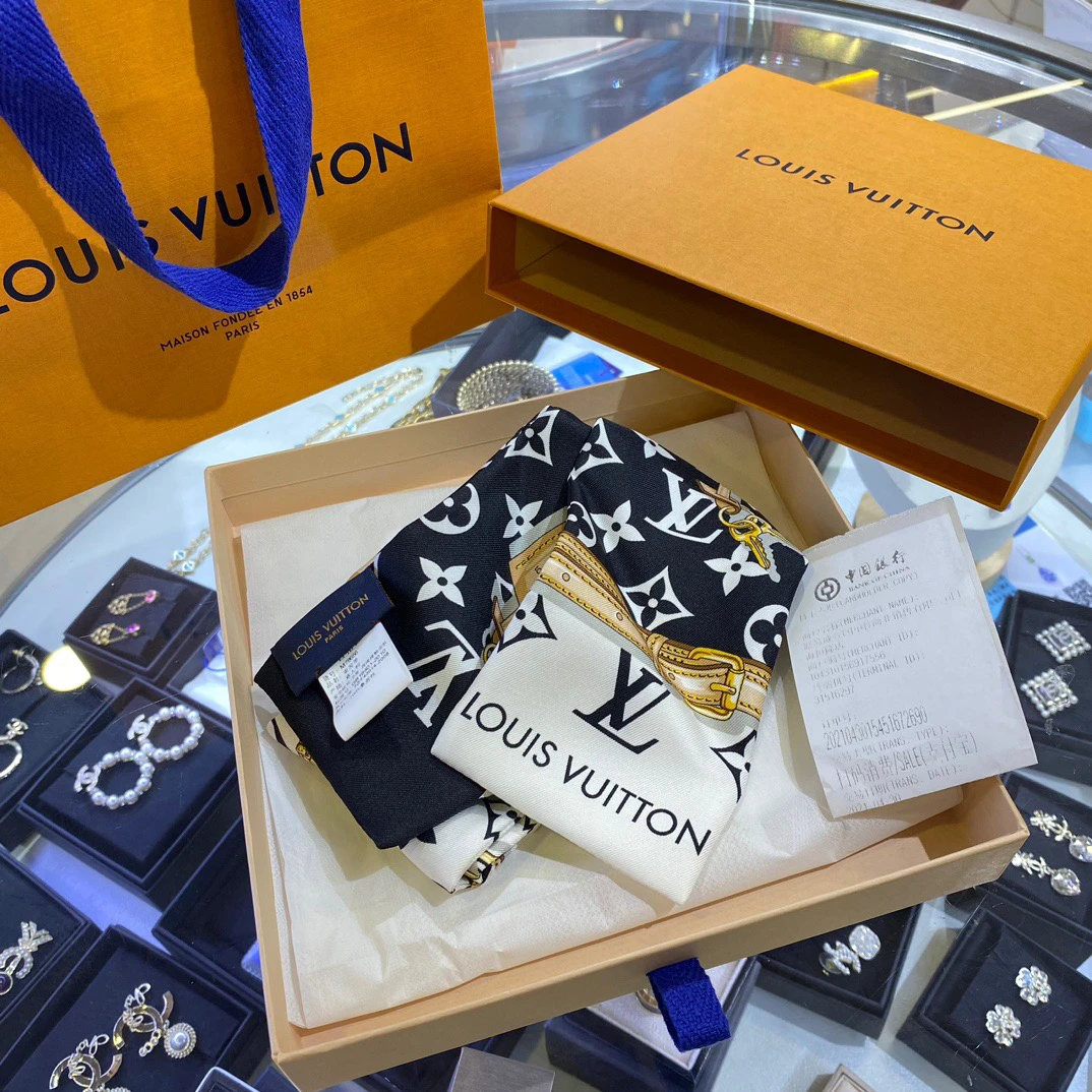 全新未使用 LV 全新LV路易威登 120*8cm 100%桑蚕丝绑发带