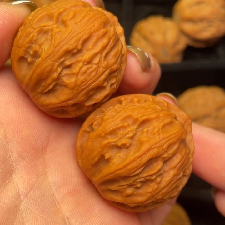 文玩核桃把件秦岭野生核桃