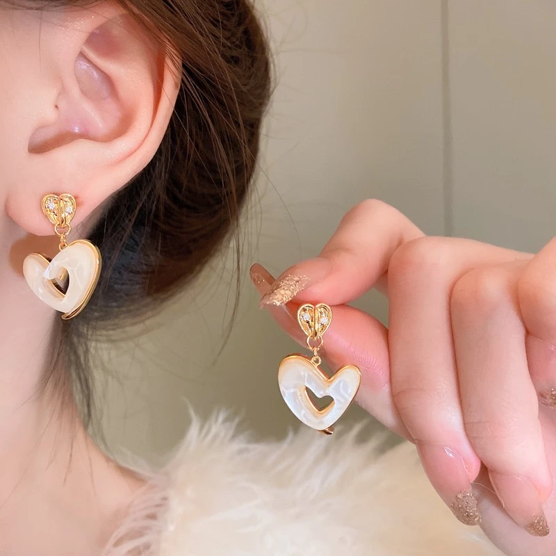 合金耳饰 银针爱心耳环甜美时尚轻奢简约气质小众法式精致耳钉ins