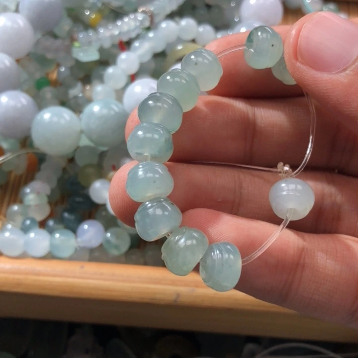 定制翡翠未镶嵌挂件